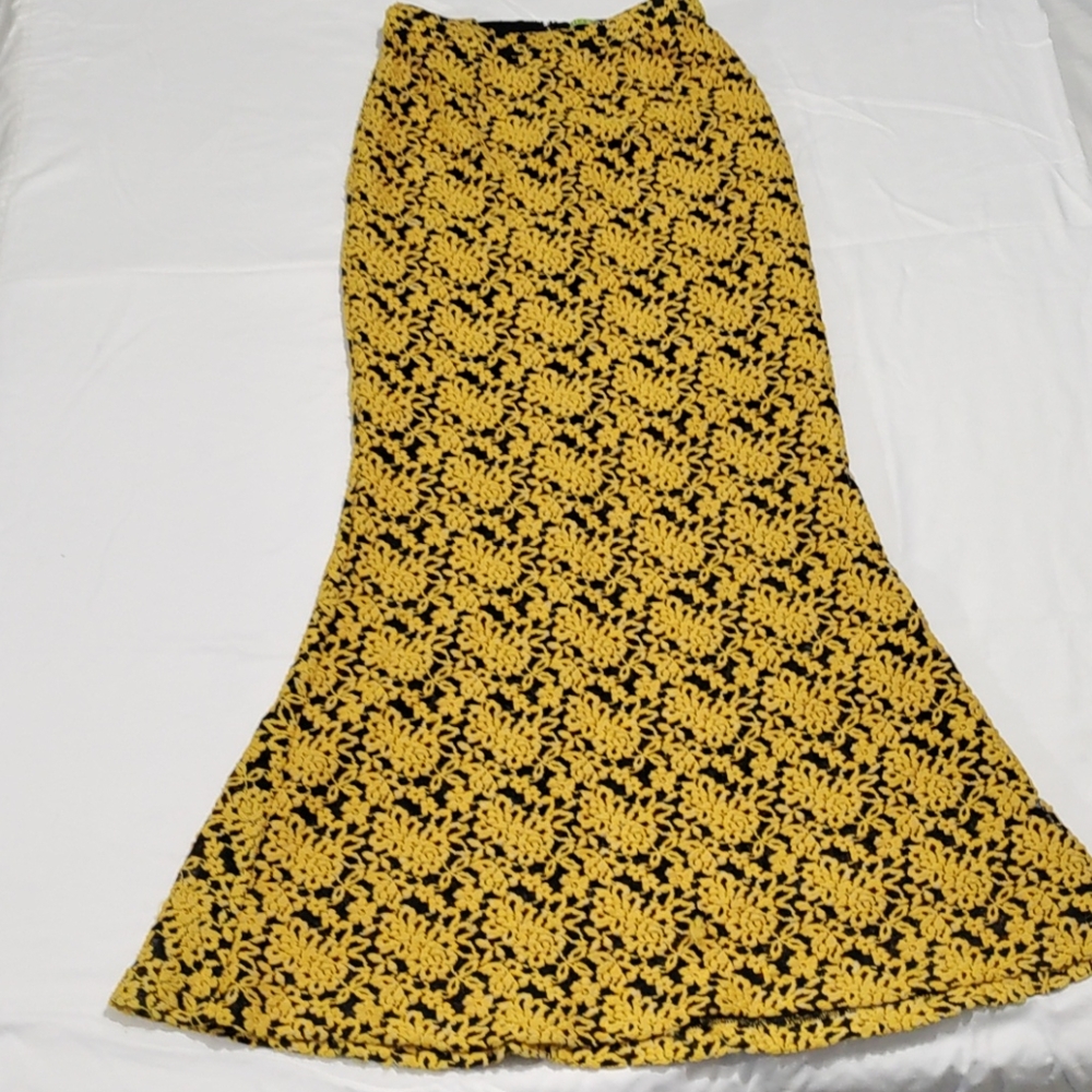 alice + olivia yellow/black crochet maxi skirt